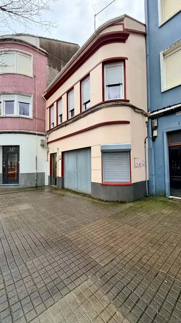 Außenansicht von Einfamilien-Reihenhaus zum Verkauf in Ferrol mit Heizung, Abstellraum und Alarm