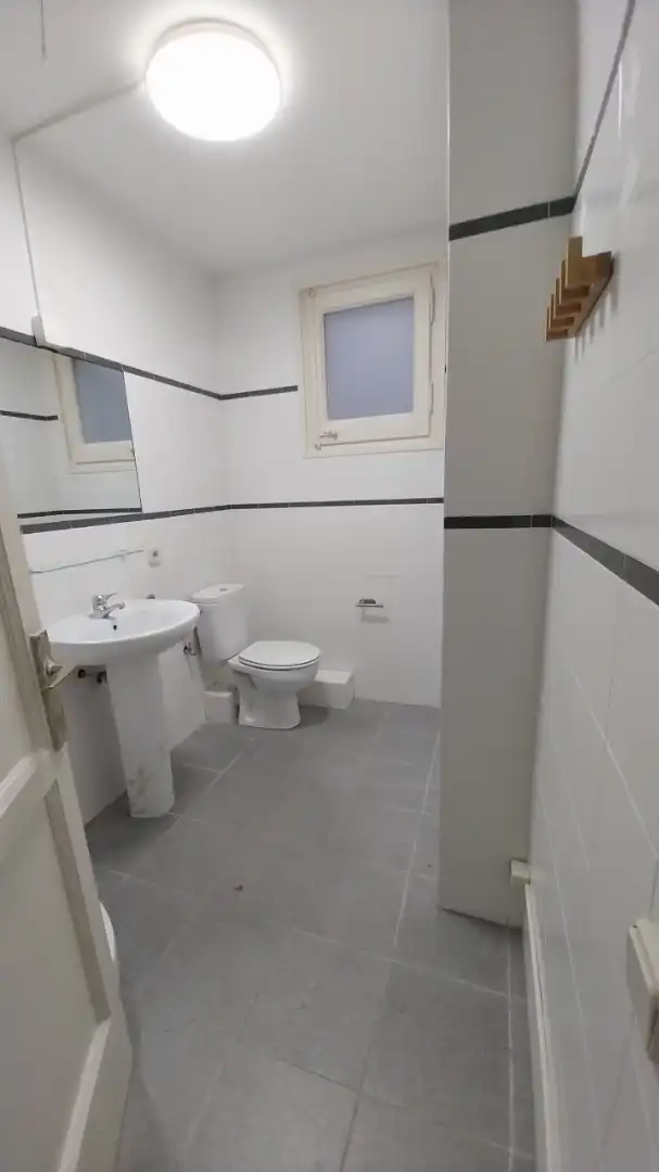 Bany de Pis de lloguer en Barcelona amb Calefacció, Parquet i Forn