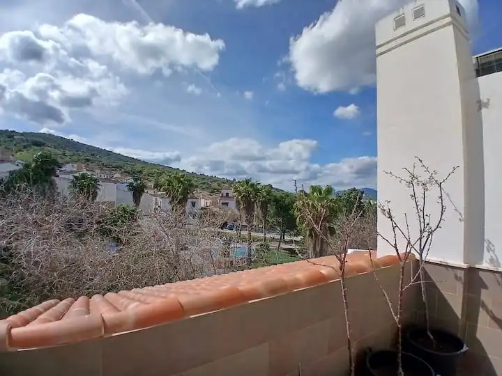 Vista exterior de Casa o chalet de alquiler en Casabermeja con Aire acondicionado, Jardín privado y Piscina