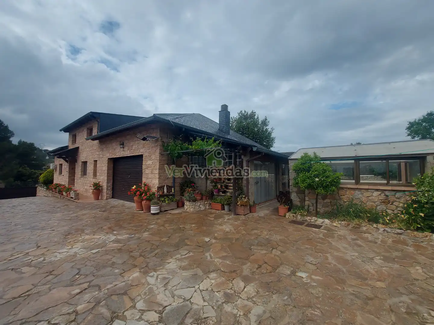 Vista exterior de Casa o xalet en venda en Vallirana amb Aire condicionat, Calefacció i Jardí privat