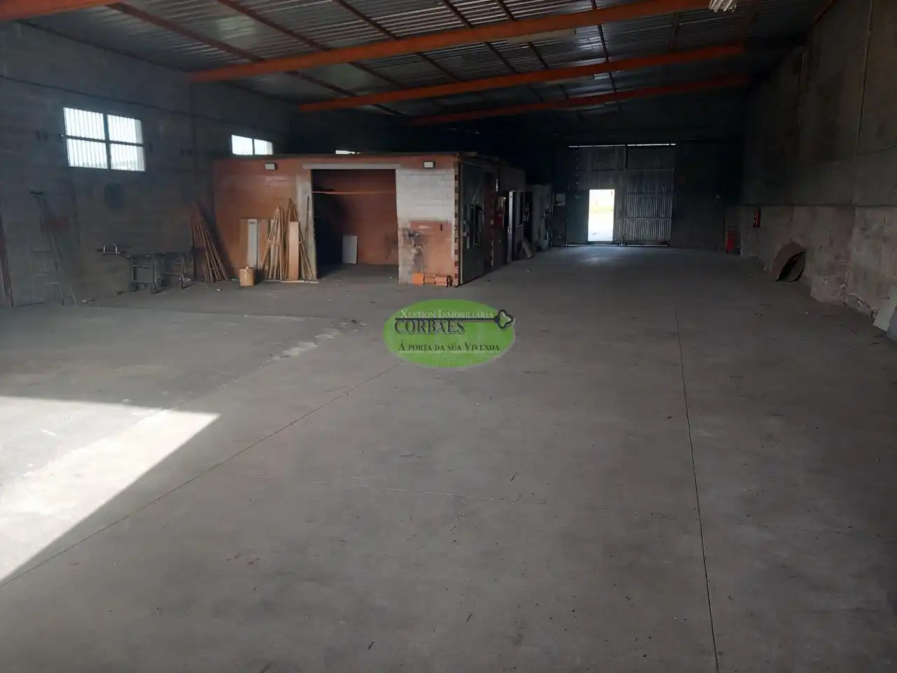 Nau industrial de lloguer en Toén