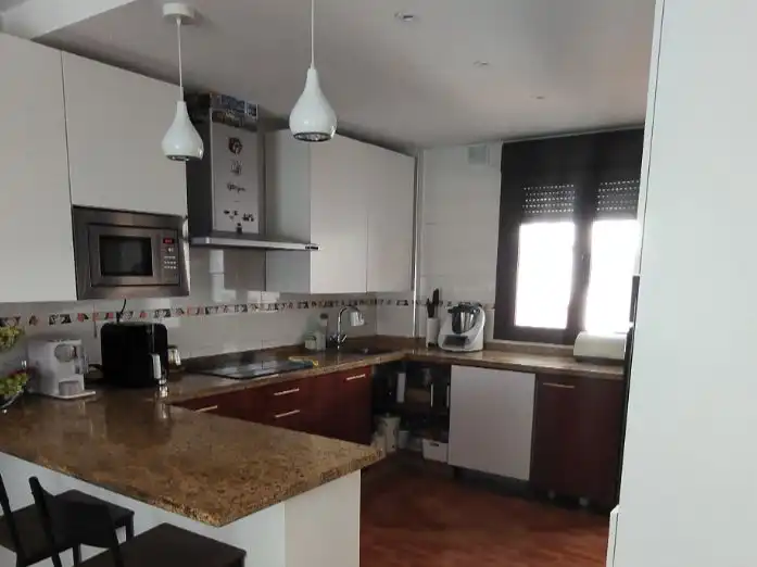 Casa aparellada en venda a avenida cadiz 50, imagen 5