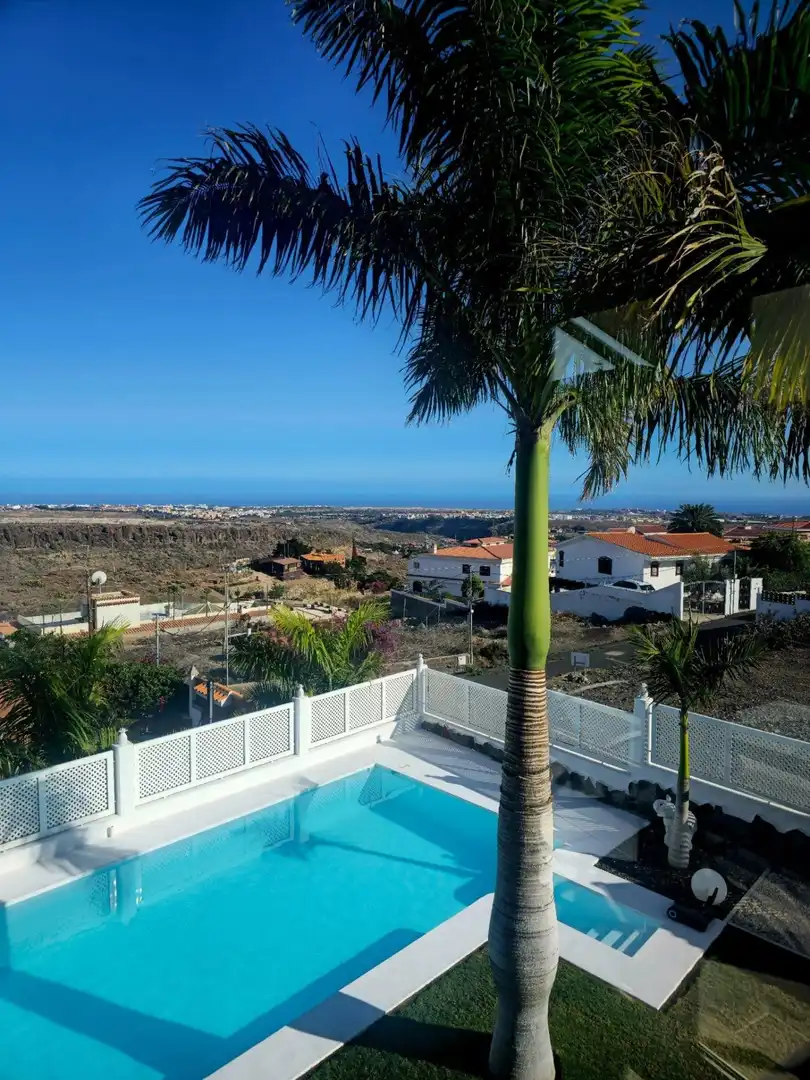 Vista exterior de Casa o chalet en venta en San Bartolomé de Tirajana con Aire acondicionado, Terraza y Piscina