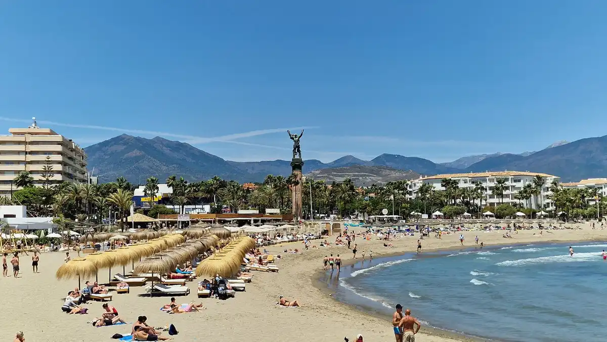 Vista exterior de Casa adosada en venta en Marbella con Jardín privado y Terraza