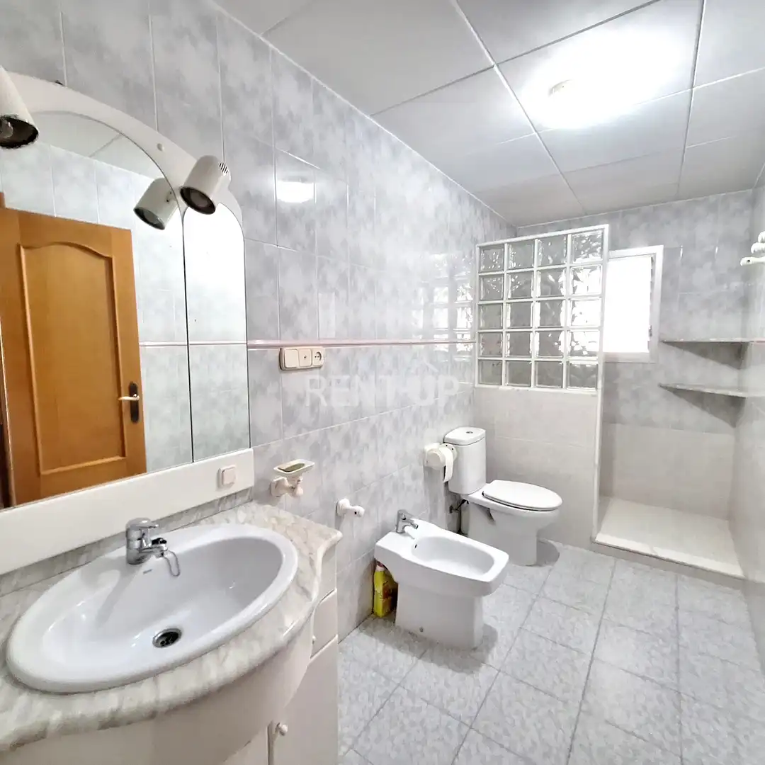 Baño de Casa o chalet en venta en L'Alcúdia de Crespins con Terraza y Trastero