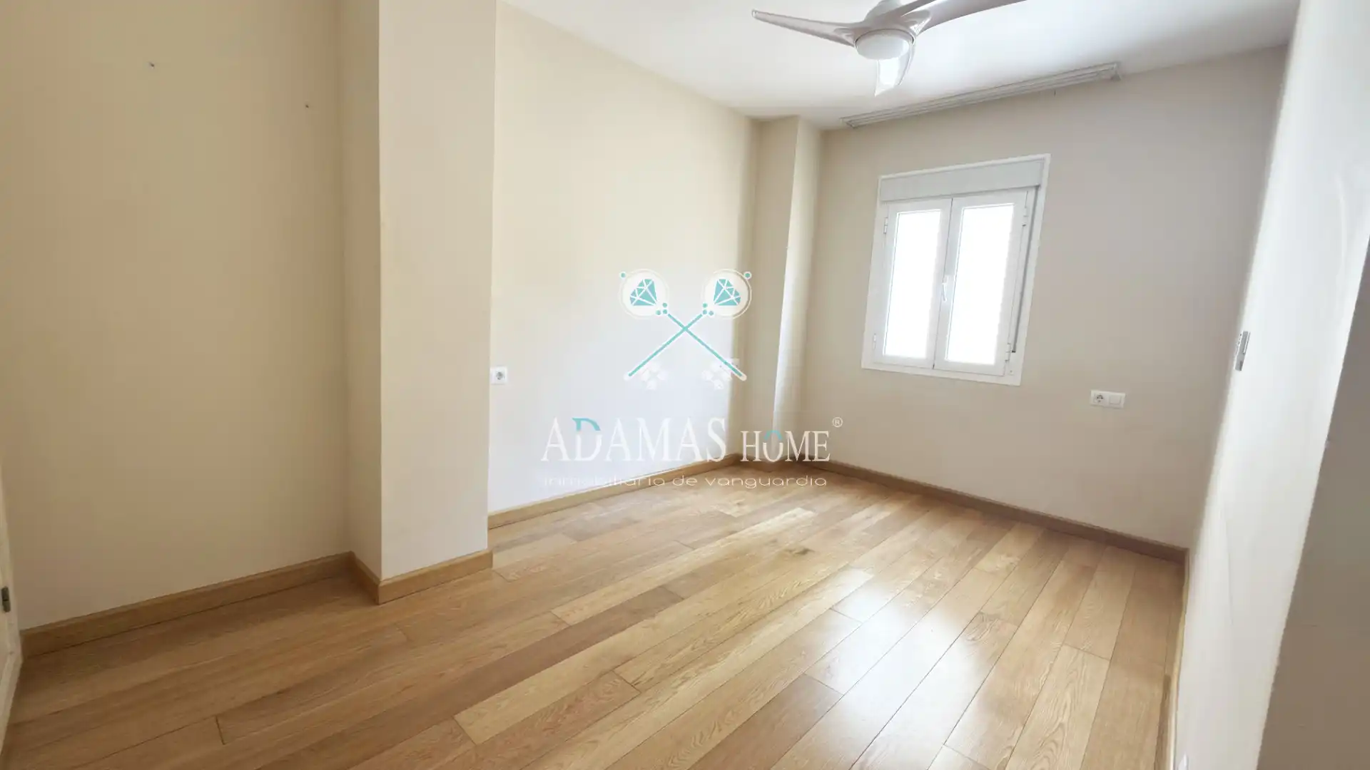 Schlafzimmer von Wohnung zum Verkauf in Sevilla mit Klimaanlage, Heizung und Abstellraum
