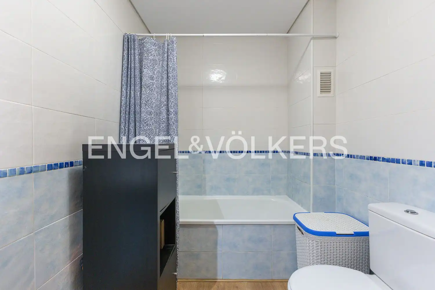 Bathroom of Flat for sale in Xaló  with Air Conditioner, Heating and Terrace