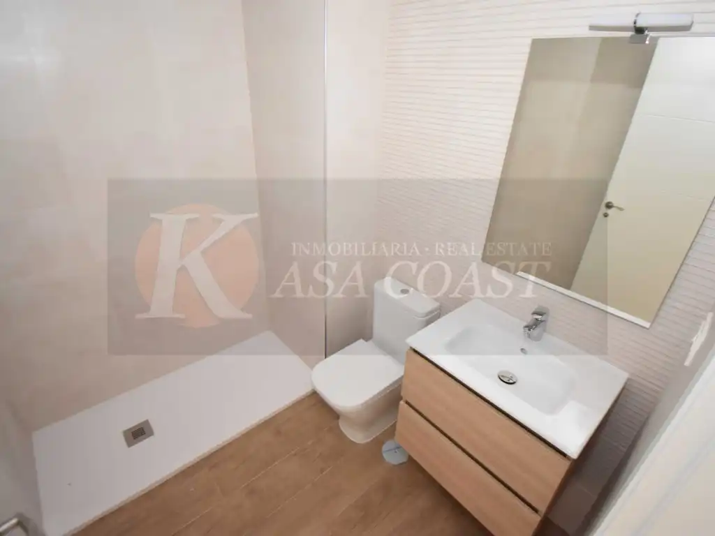 Baño de Piso en venta en Fuengirola con Aire acondicionado y Terraza