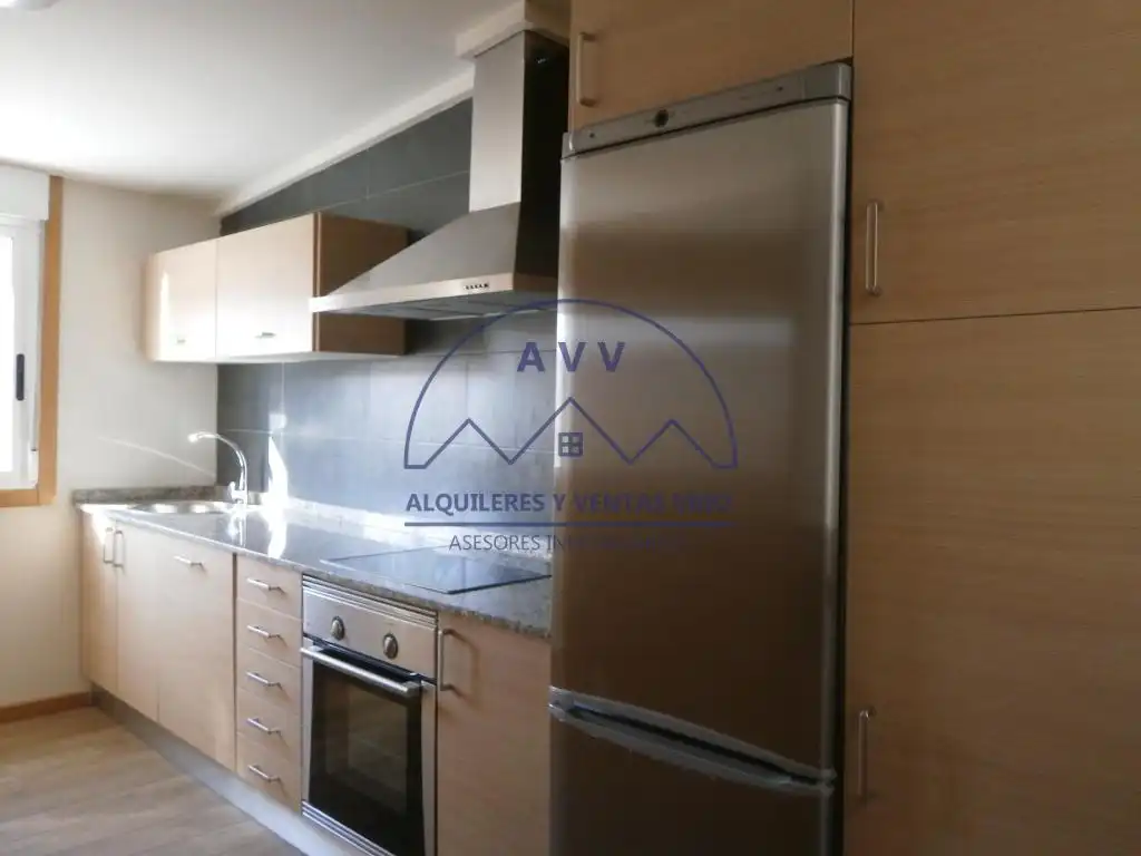 Cuina de Apartament de lloguer en Vigo  amb Aire condicionat, Calefacció i Parquet