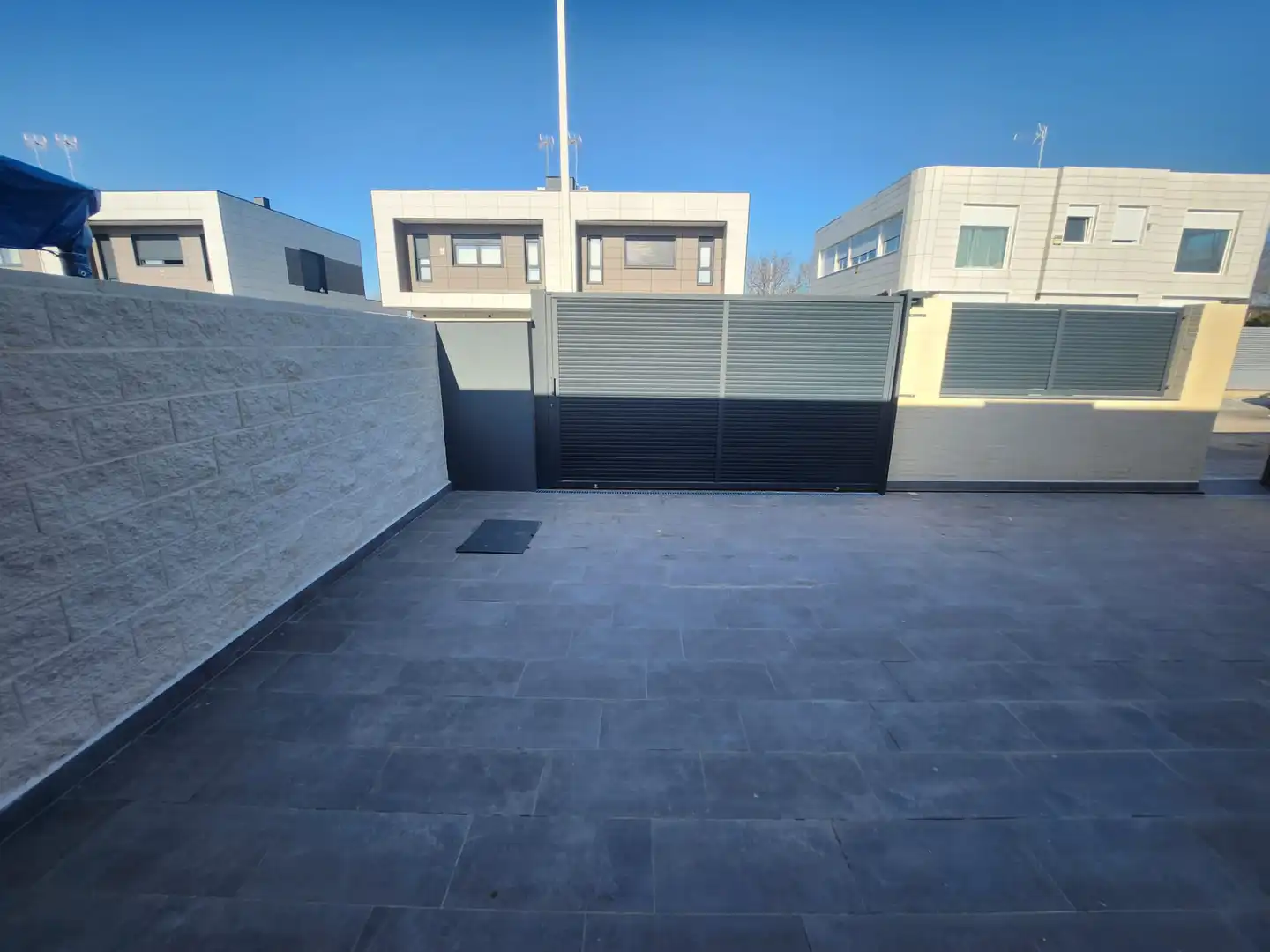 Terraza de Casa adosada en venta en Villalbilla con Calefacción, Jardín privado y Trastero