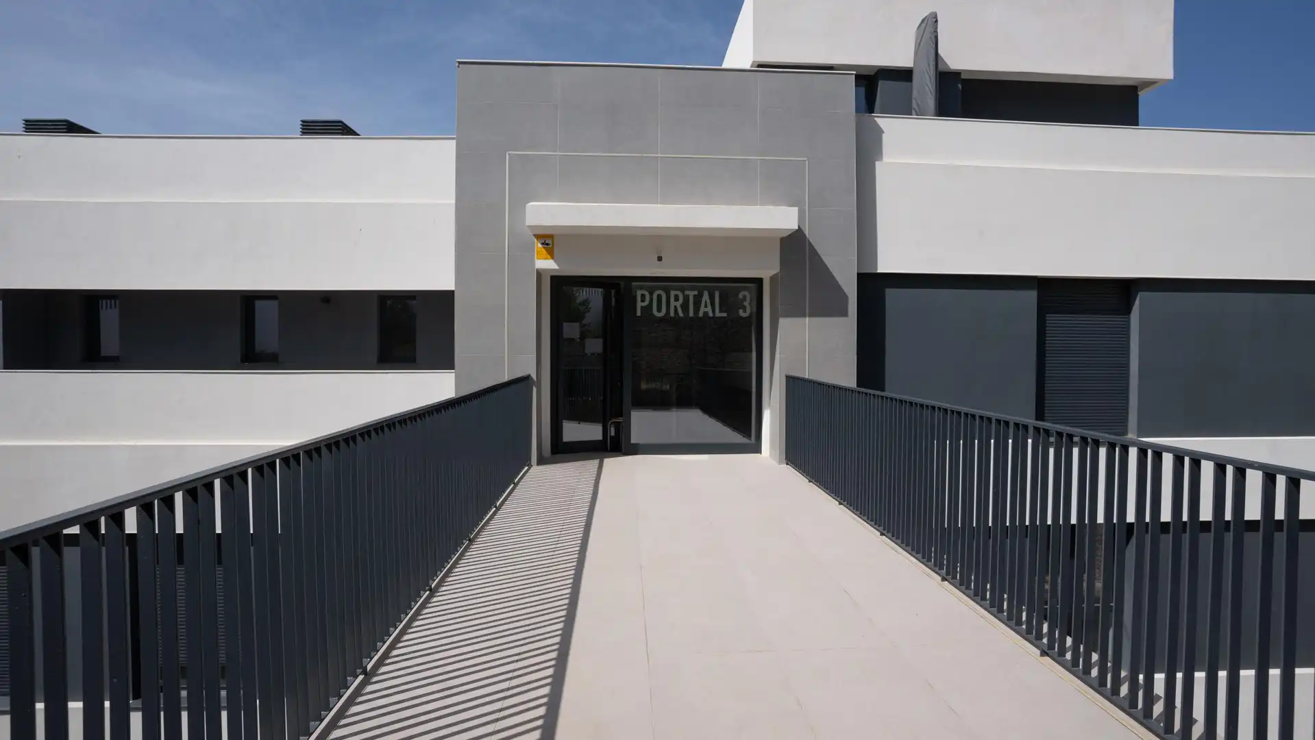 Apartamento con terraza en venta en CARRETERA LOMAS DE MARBELLA #MEDBLUE, FASE I. PORT, imagen 22