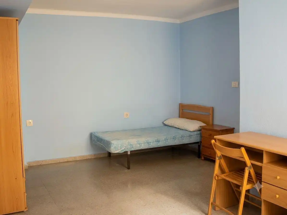 Habitación de Apartamento de alquiler en Valencia con Balcón