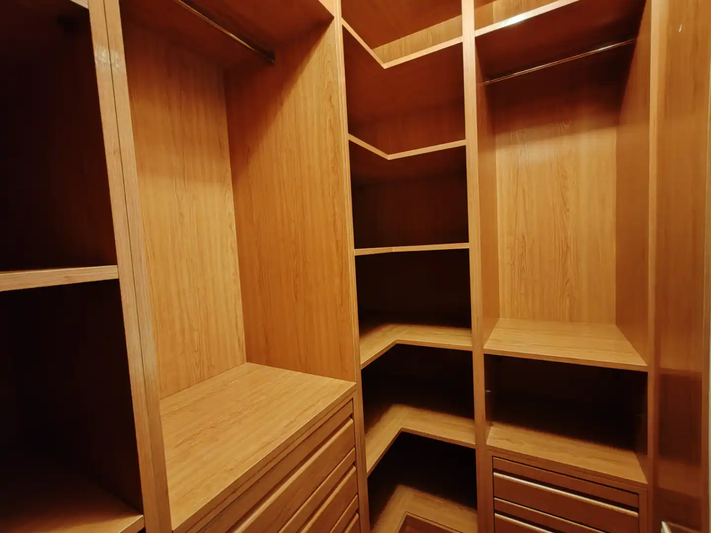 Schlafzimmer von Wohnung zur Miete in Madrid mit Klimaanlage, Parkett und Möbliert