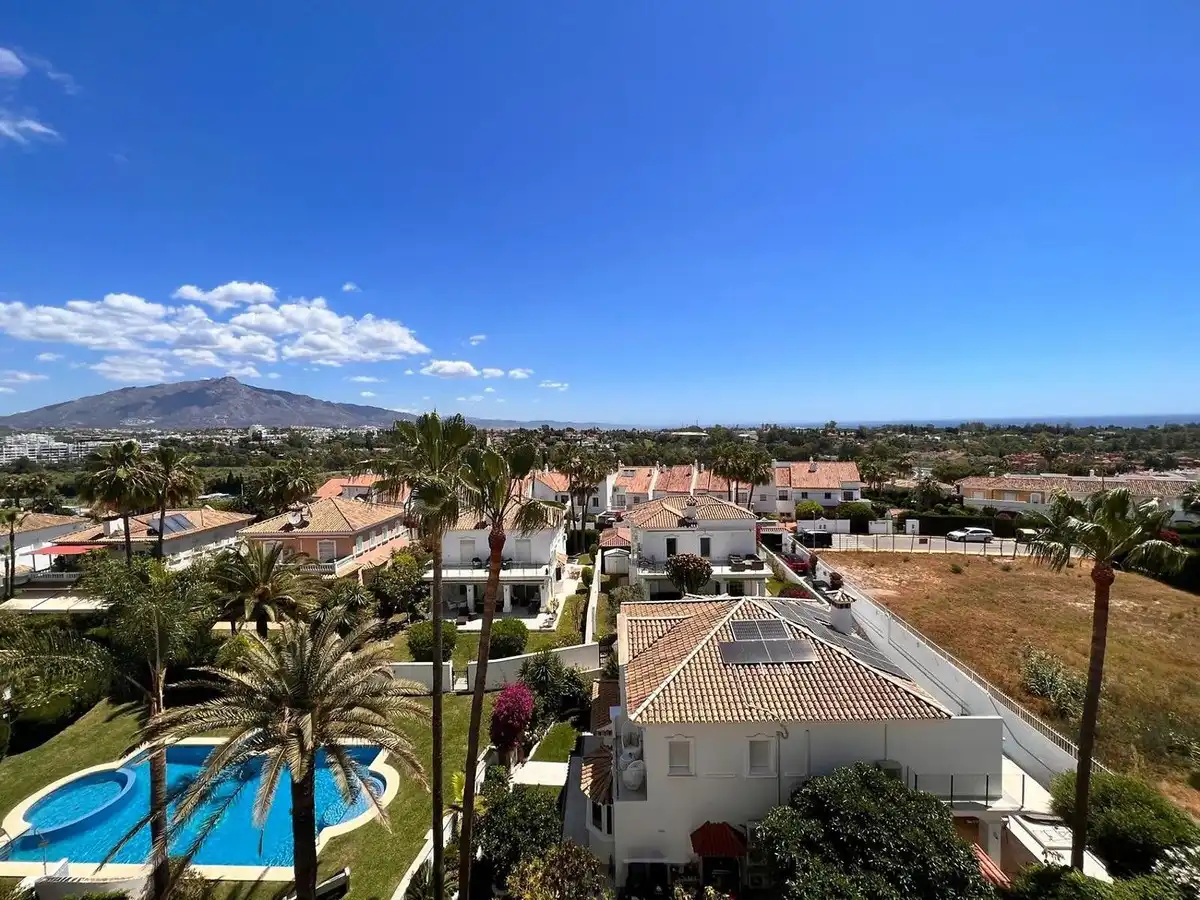 Àtic amb piscina en venda a Estepona Pueblo