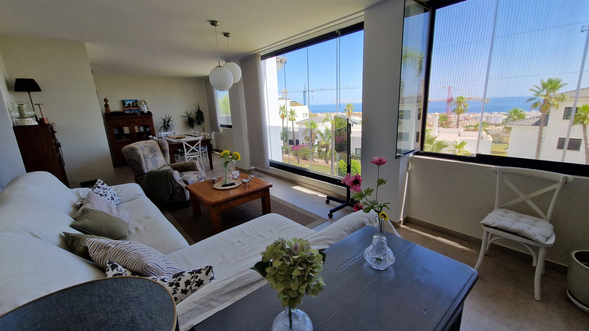 Sala d'estar de Apartament en venda en Estepona amb Aire condicionat, Terrassa i Traster