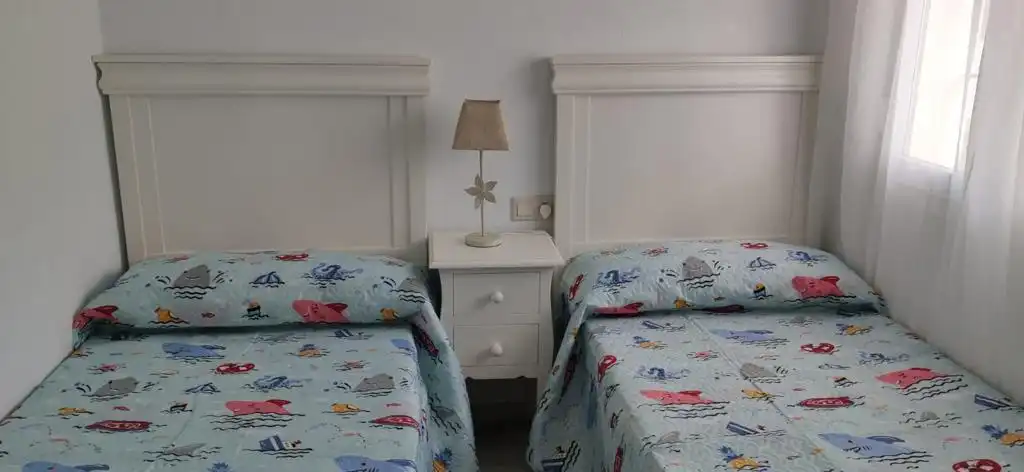 Habitación de Apartamento de alquiler en Chiclana de la Frontera con Aire acondicionado, Amueblado y Horno
