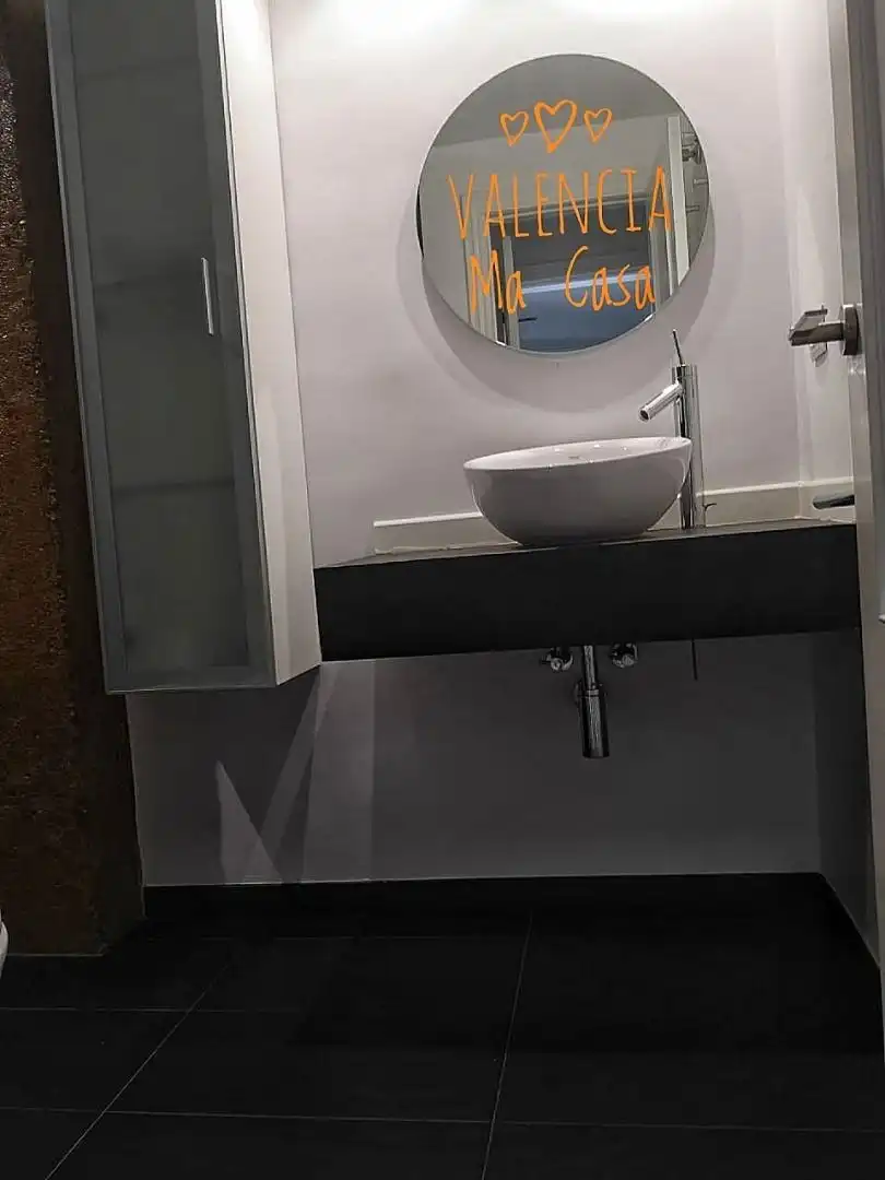 Bathroom of Flat for rent in Valencia  with Air Conditioner, Heating and Furnished