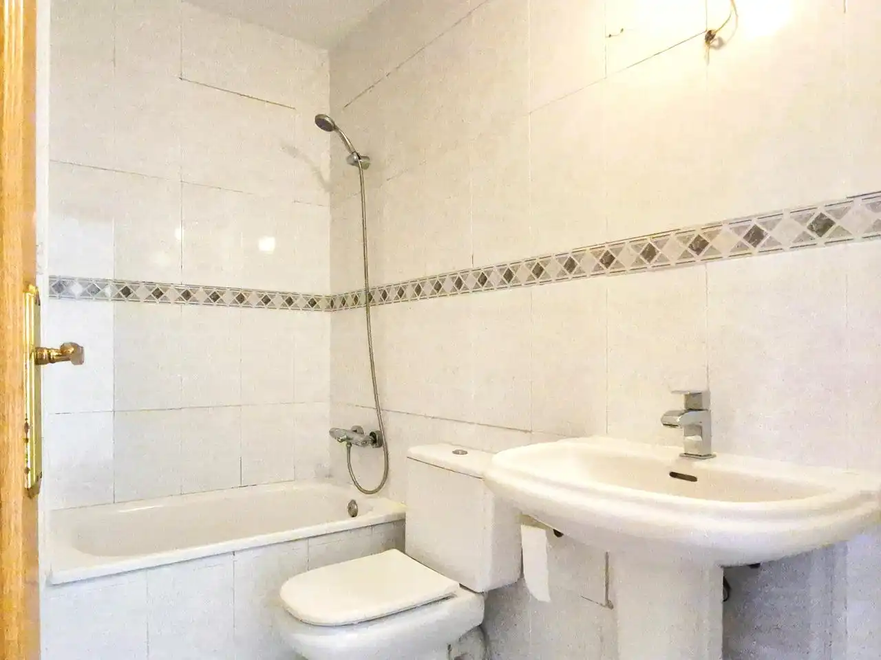 Baño de Piso en venta en Terrassa con Calefacción, Terraza y Balcón