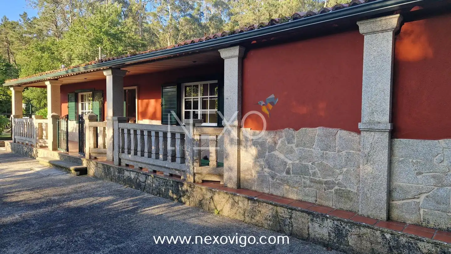 Vista exterior de Casa o chalet en venta en Cangas  con Calefacción, Jardín privado y Piscina
