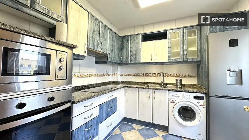 Cuina de Apartament per a compartir en Madrid amb Aire condicionat, Calefacció i Terrassa