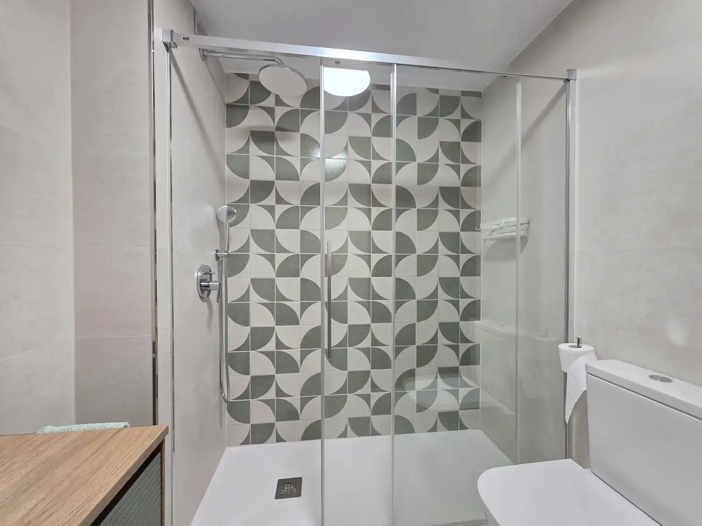 Bathroom of Flat for rent in Siero  with Heating, Parquet flooring and Terrace