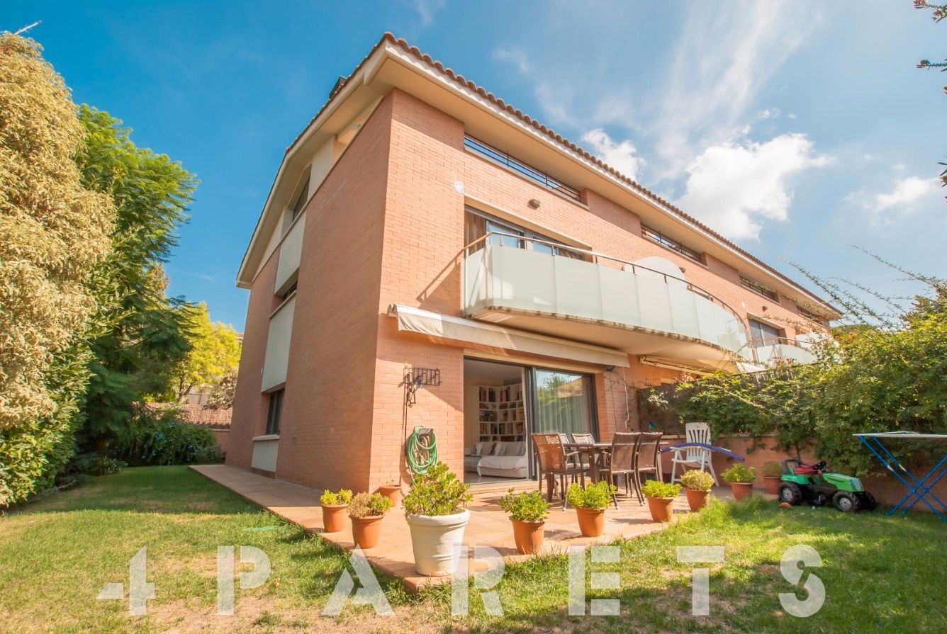 Garden of Single-family semi-detached for sale in Cabrils  with Air Conditioner, Heating and Private garden