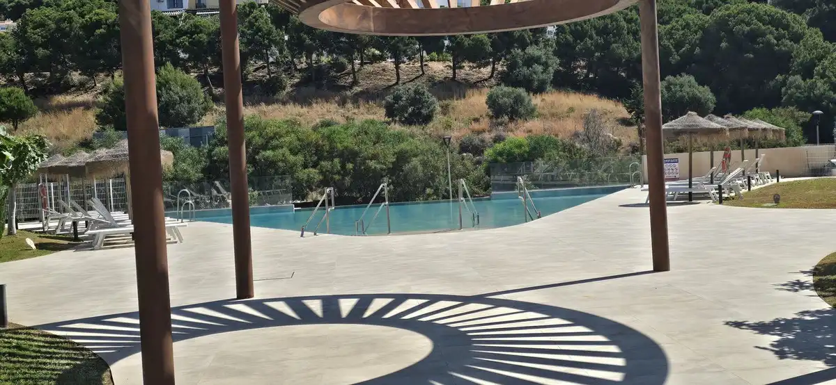 Piscina de Casa adosada en venta en Mijas con Aire acondicionado, Calefacción y Jardín privado