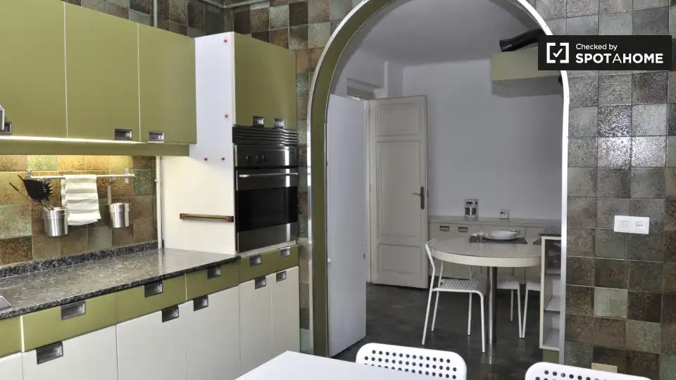 Cuina de Pis de lloguer en Barcelona amb Aire condicionat, Calefacció i Moblat