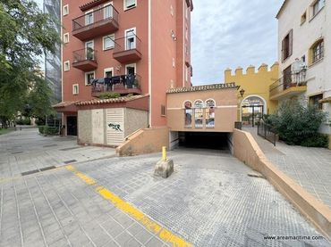 Plaça d'aparcament individual amb ascensor en venda a Avinguda de l`Horta