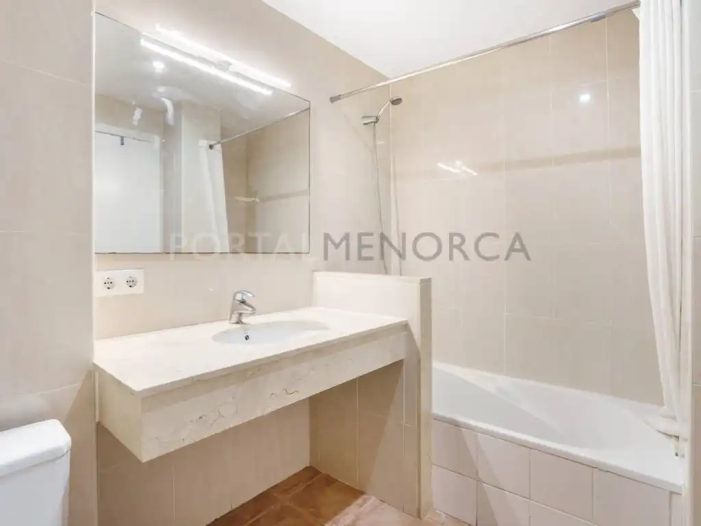 Bany de Pis en venda en Ciutadella de Menorca amb Aire condicionat i Piscina comunitària