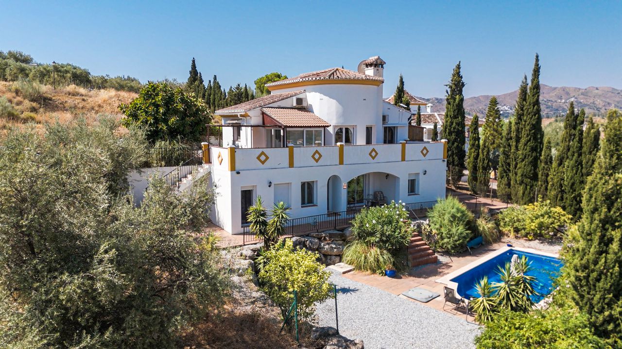 Garden of House or chalet for sale in Alcaucín  with Air Conditioner and Swimming Pool