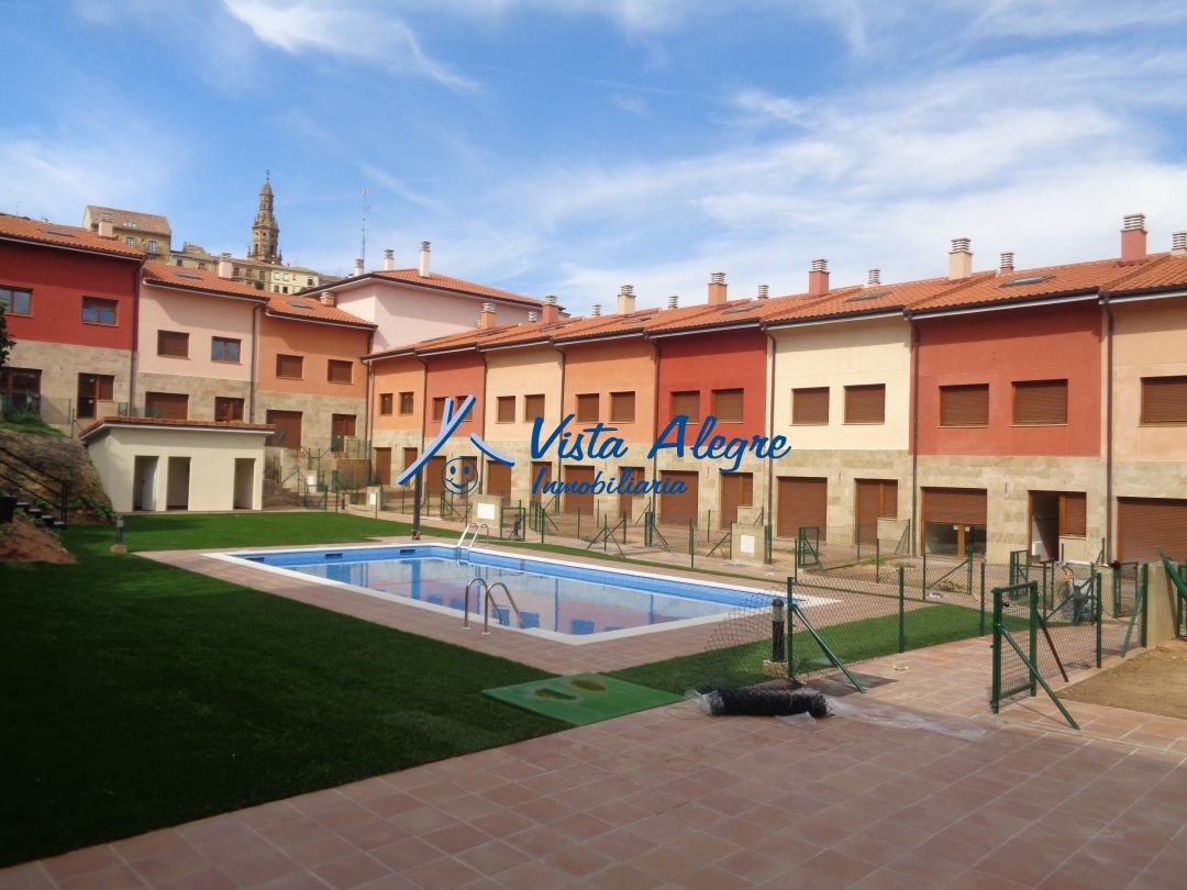 Piscina de Pis en venda en Briones amb Calefacció, Parquet i Terrassa