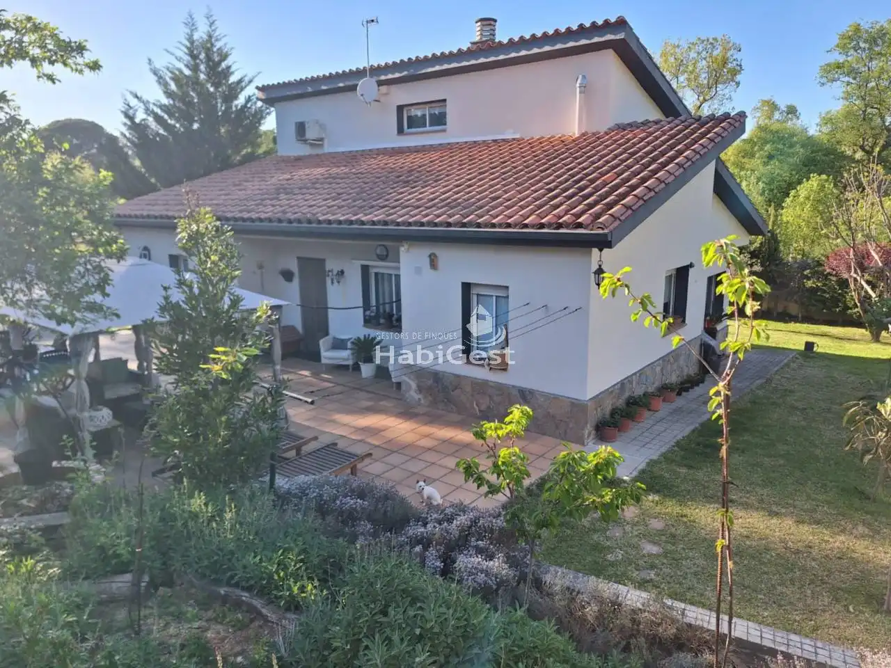 Vista exterior de Casa o xalet en venda en Vilobí d'Onyar amb Aire condicionat, Calefacció i Jardí privat