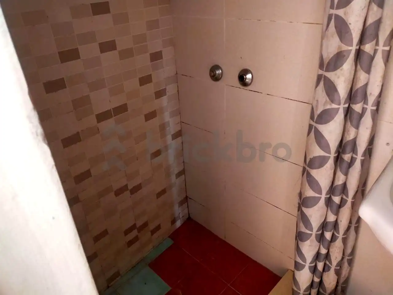 Bany de Local en venda en Santa Coloma de Gramenet