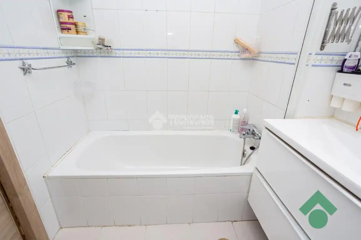 Bany de Pis en venda en Algeciras amb Balcó