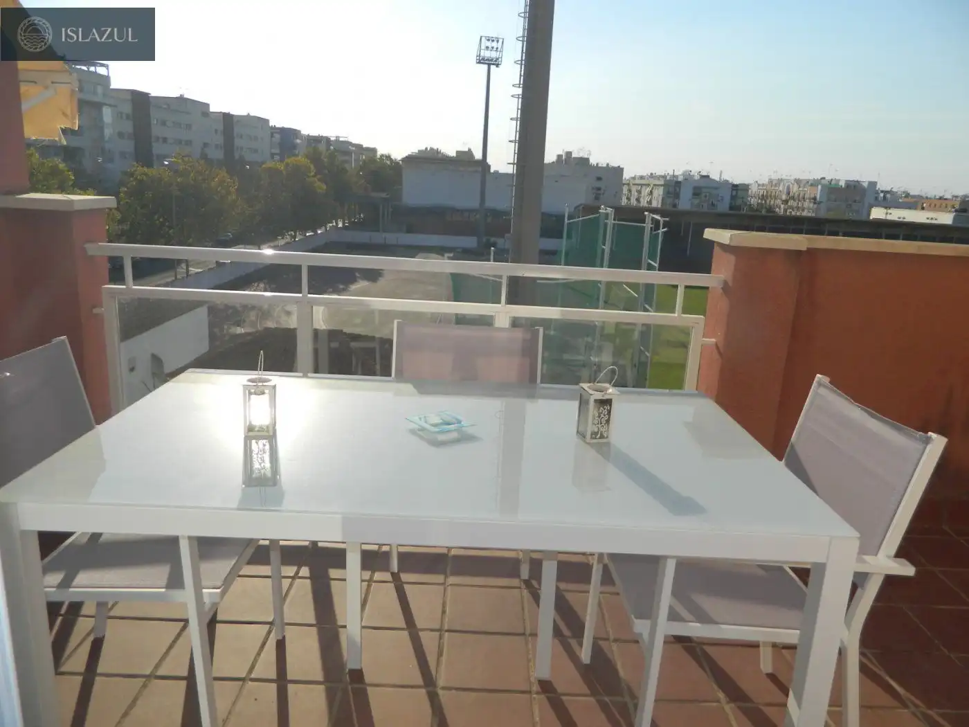 Terraza de Dúplex de alquiler en Isla Cristina con Terraza, Balcón y Piscina comunitaria