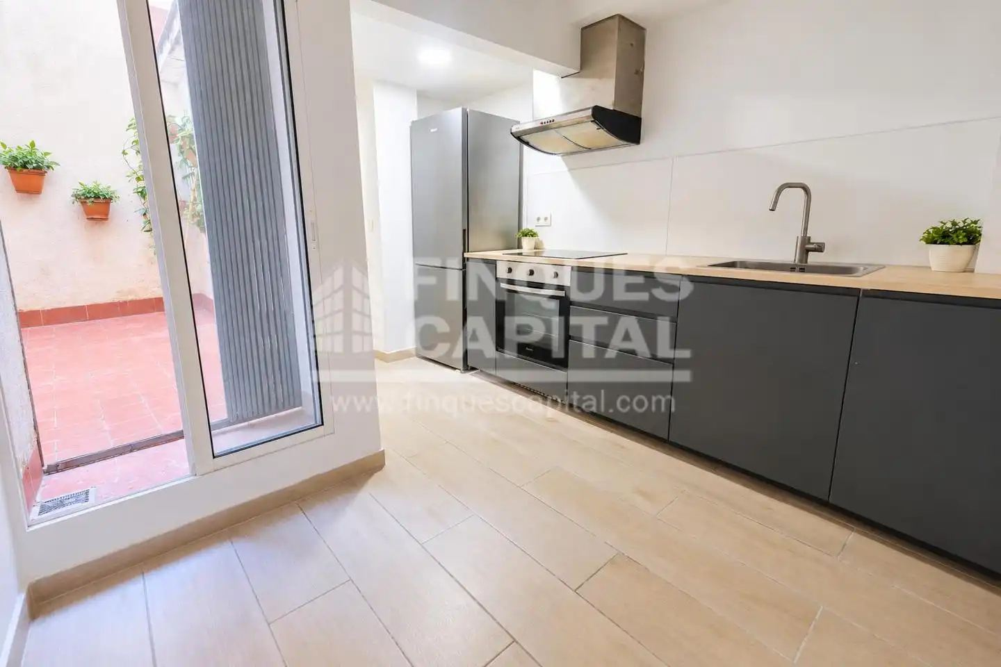 Kitchen of Ground floor for sale in Eixample