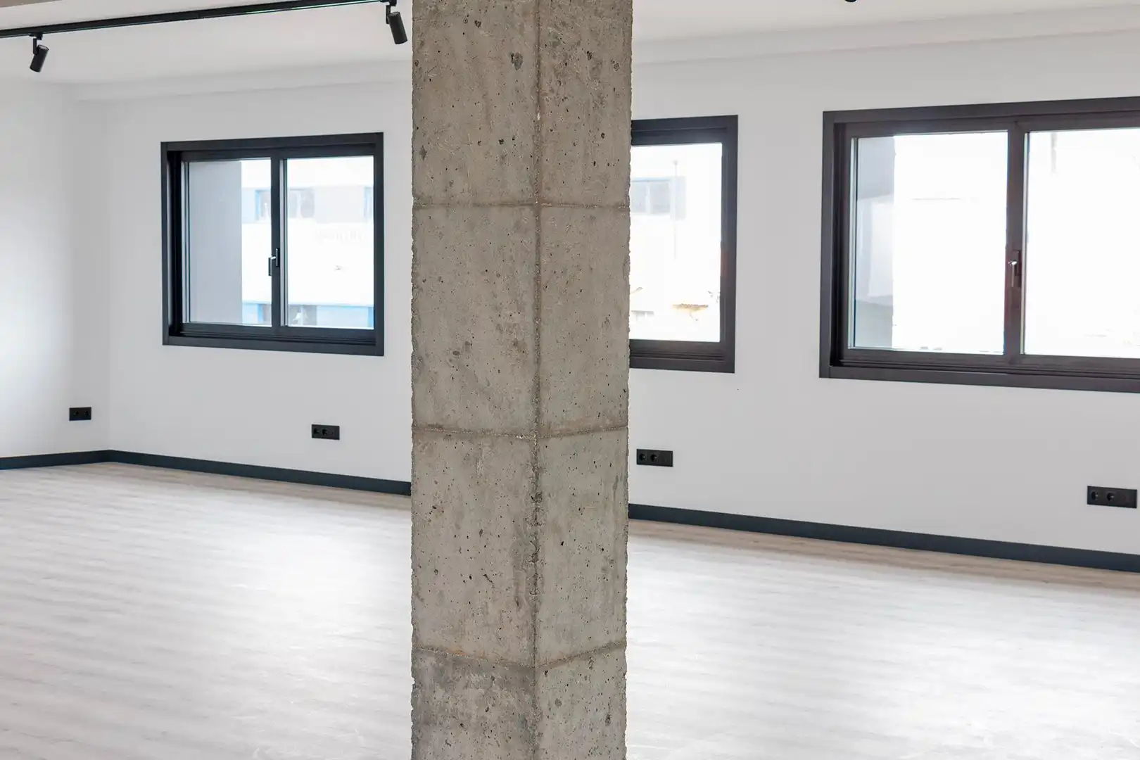 Oficina de alquiler en A Coruña Capital  con Aire acondicionado y Calefacción