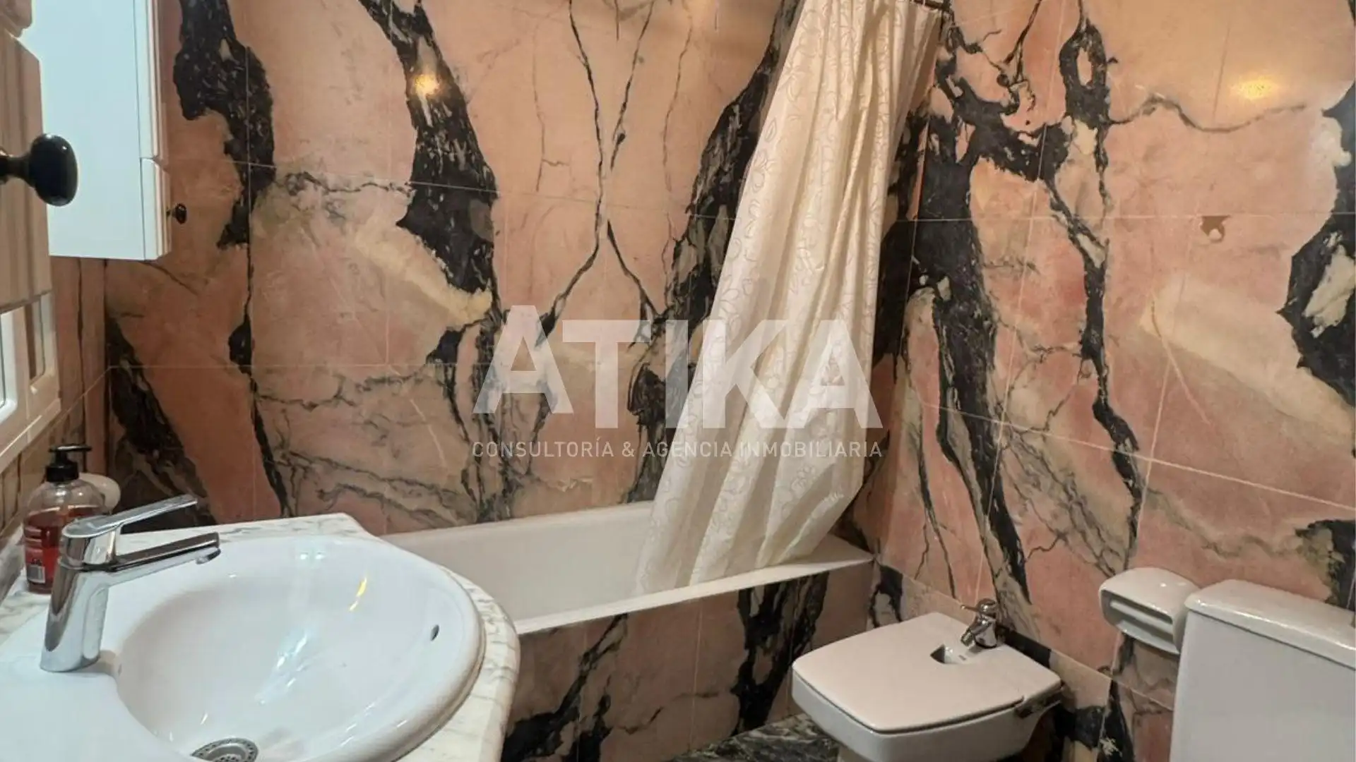 Baño de Ático en venta en Ontinyent con Aire acondicionado, Calefacción y Parquet