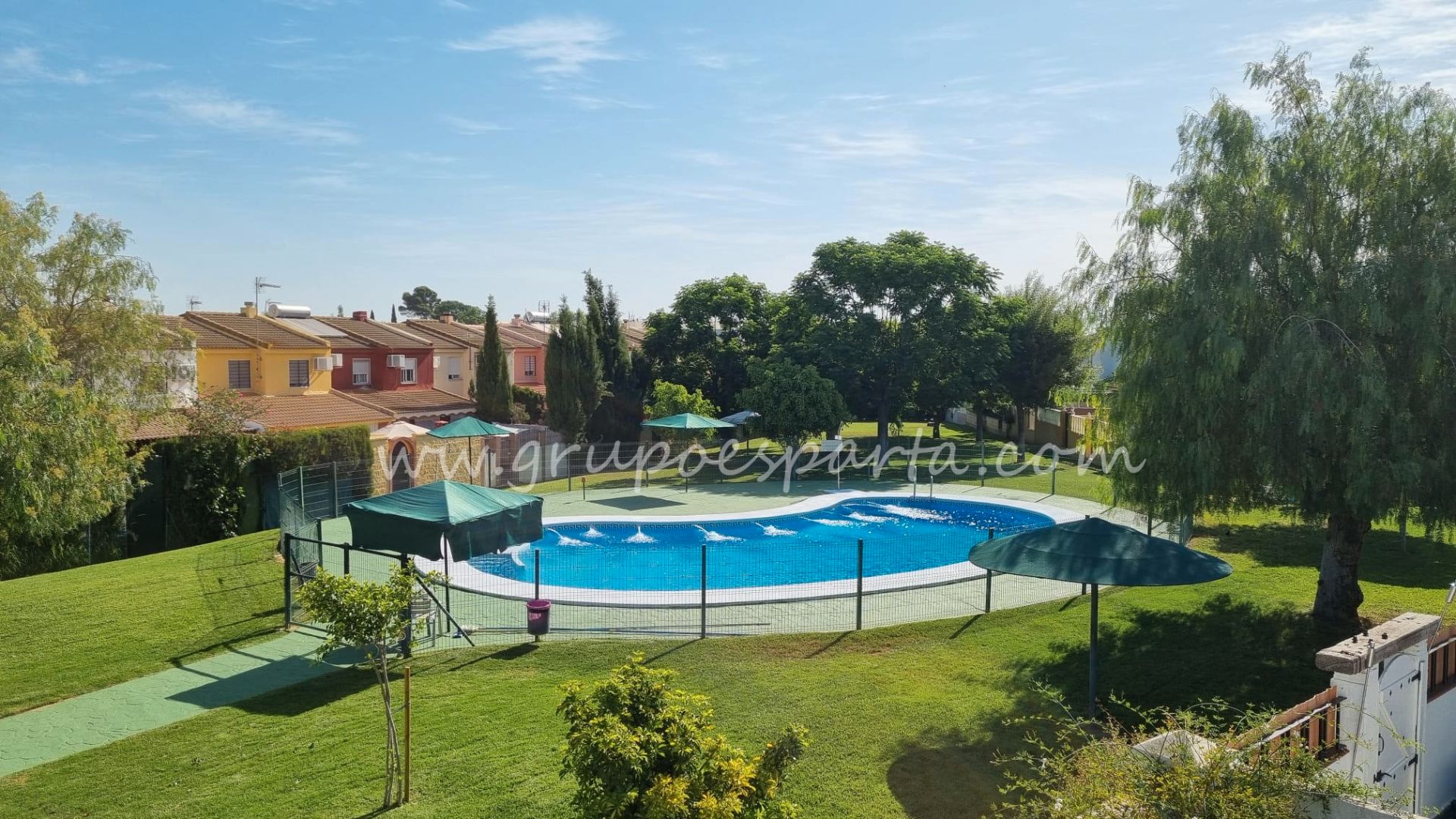 Piscina de Casa adosada en venta en Villanueva del Ariscal con Aire acondicionado y Piscina comunitaria