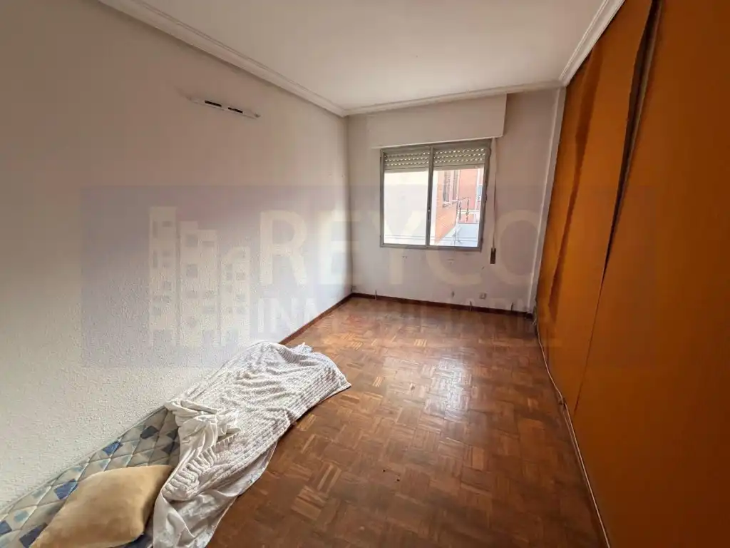 Schlafzimmer von Wohnung zum Verkauf in  Logroño