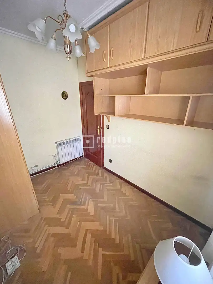 Dormitori de Pis en venda en Madrid amb Calefacció, Parquet i Terrassa