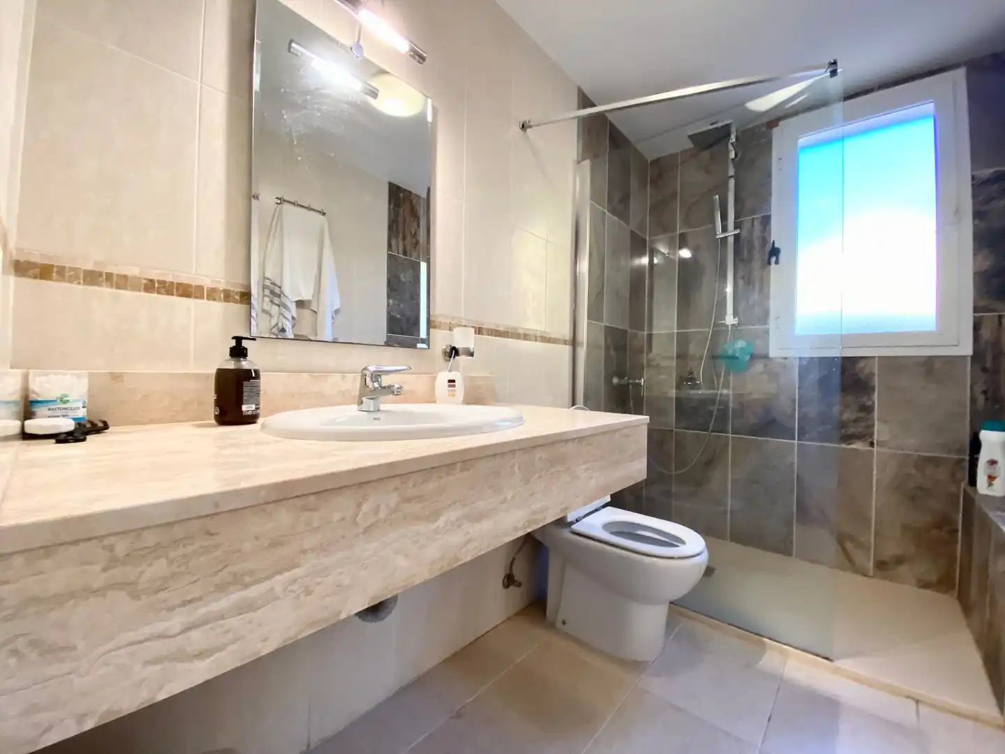 Baño de Apartamento de alquiler en Altea con Aire acondicionado, Calefacción y Terraza
