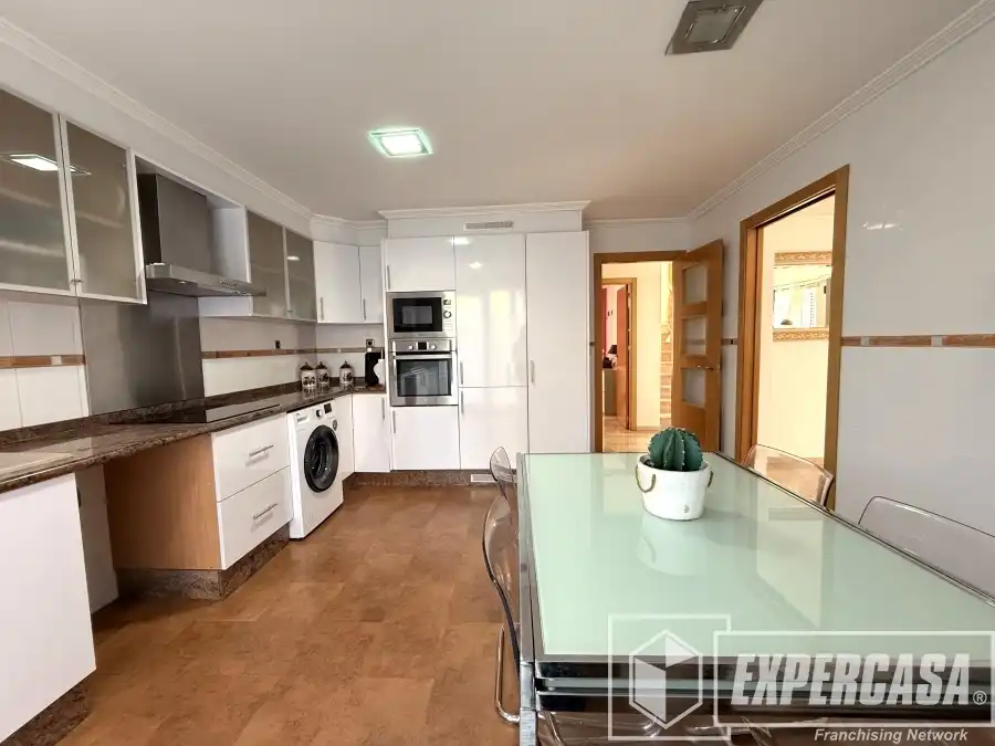 Cuina de Casa o xalet en venda en Riba-roja de Túria amb Aire condicionat, Calefacció i Terrassa