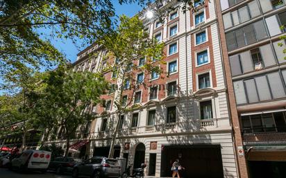 Exterior view of Flat for sale in  Barcelona Capital  with Air Conditioner