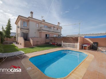 Maison jumelée avec piscine à vendre à Padul