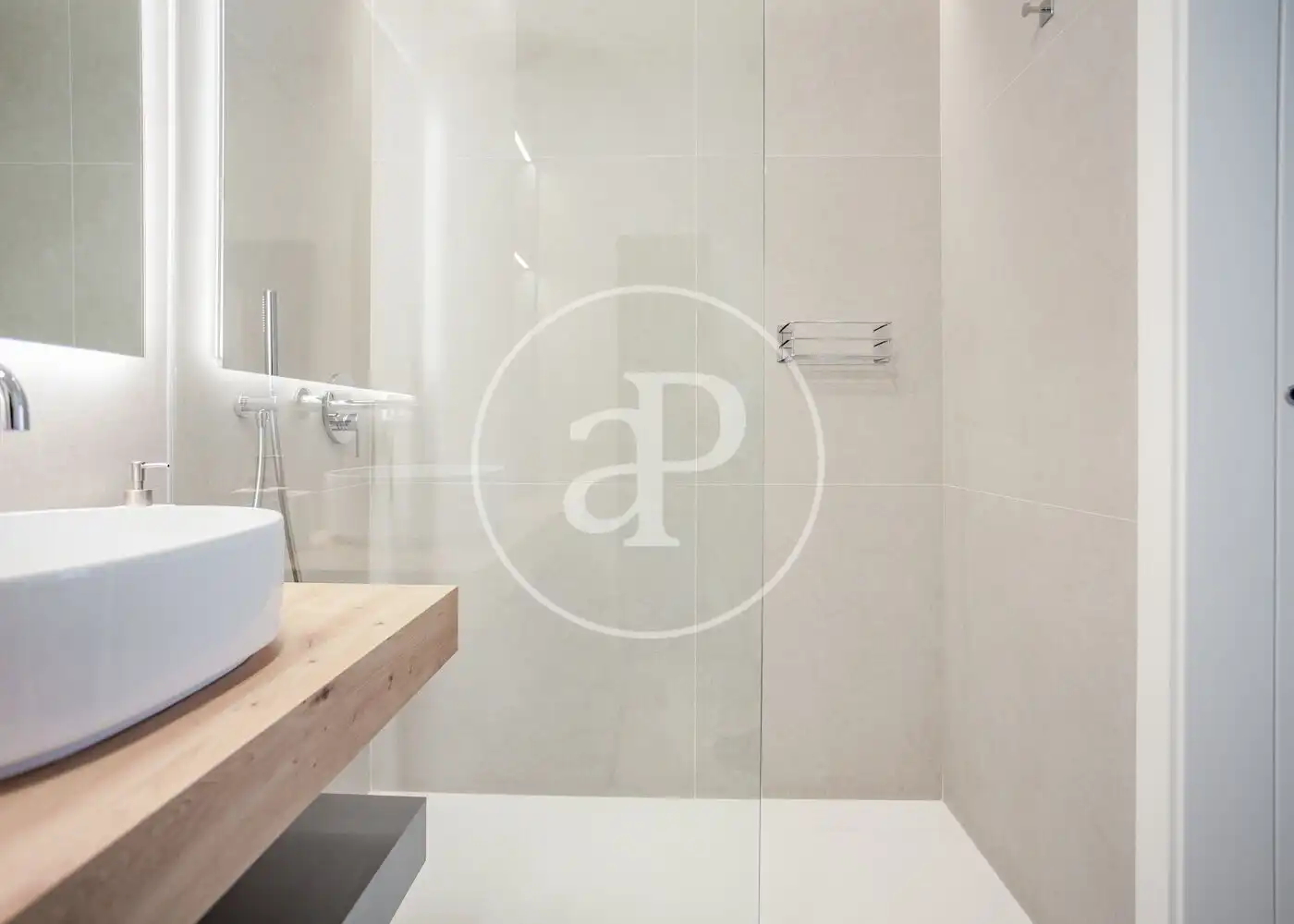 Badezimmer von Wohnung zur Miete in Barrio de Salamanca
