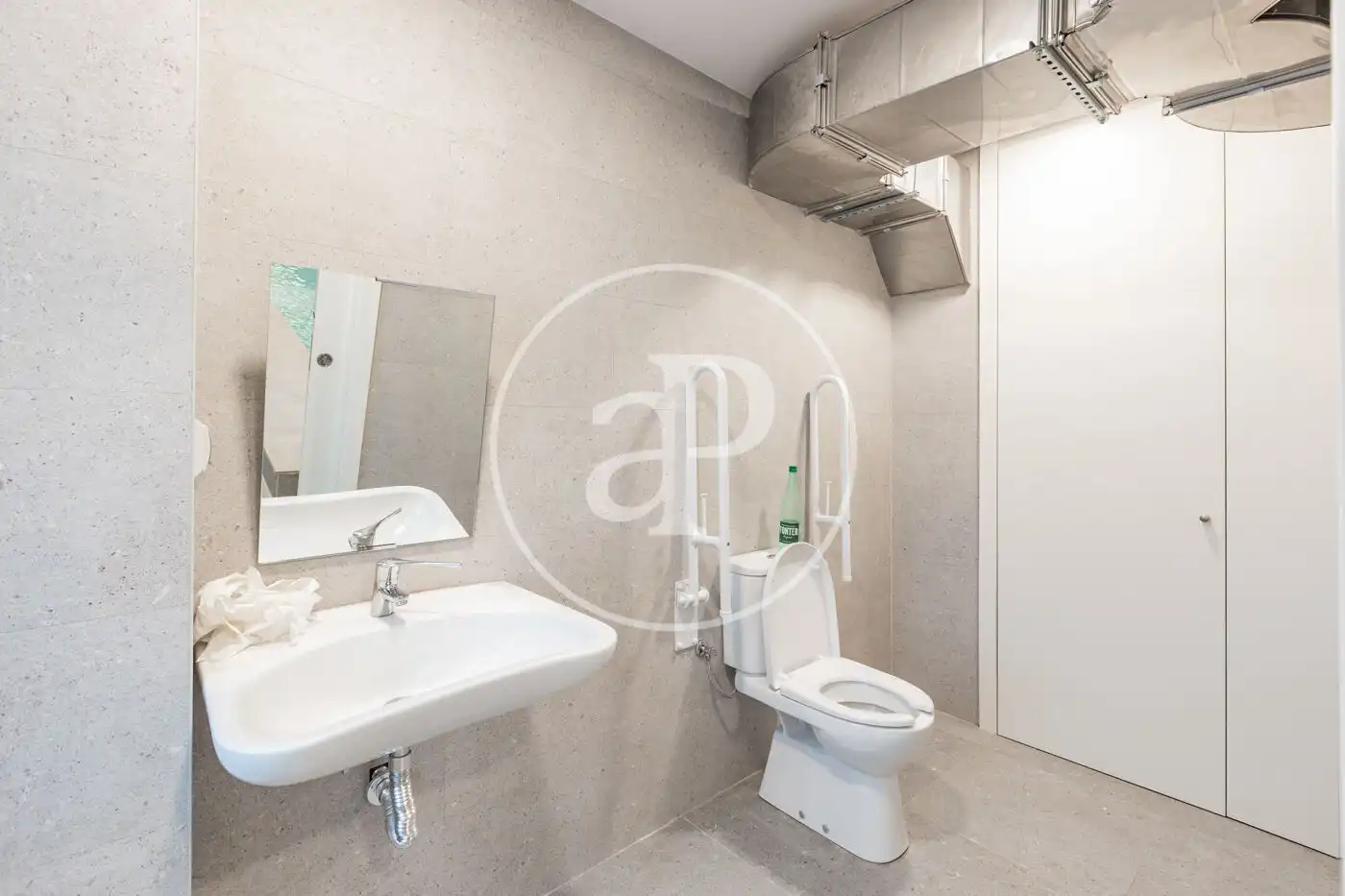 Baño de Piso en venta en Madrid con Aire acondicionado, Calefacción y Trastero