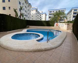 Piscina de Apartament de lloguer en Guardamar de la Safor amb Aire condicionat i Balcó