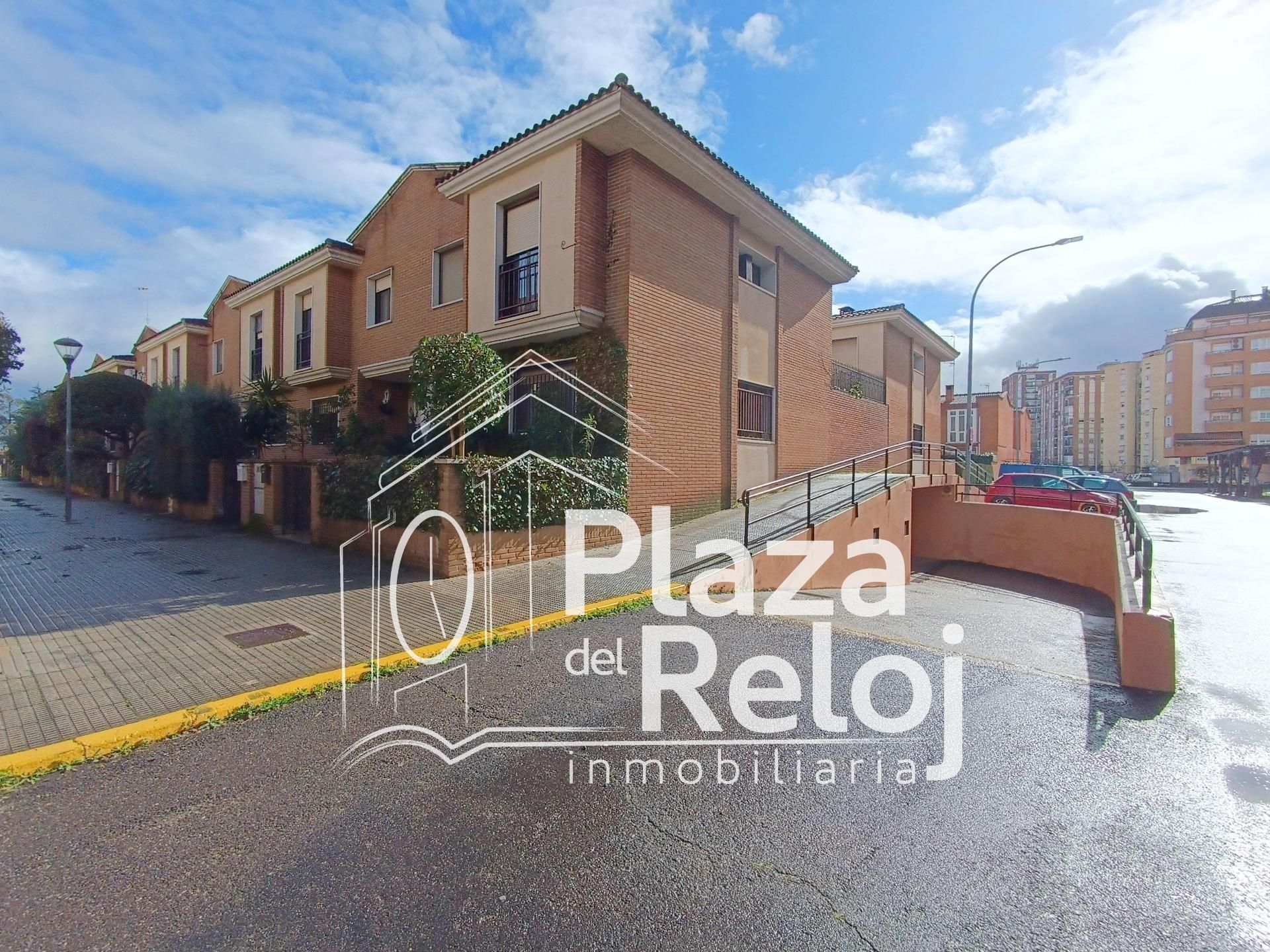 Casa adosada en venta en El Pilar - La Estación
